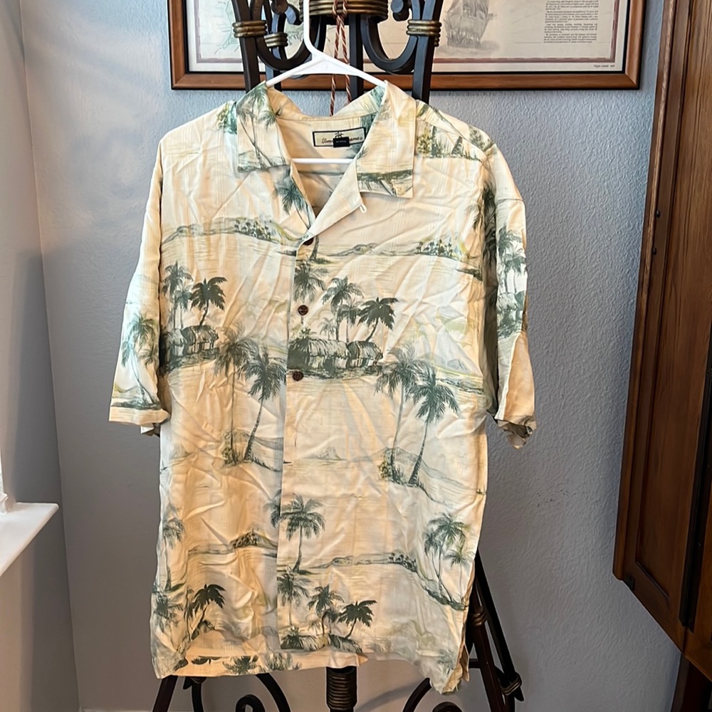 Tommy Bahama Casual Shirt Size is Large